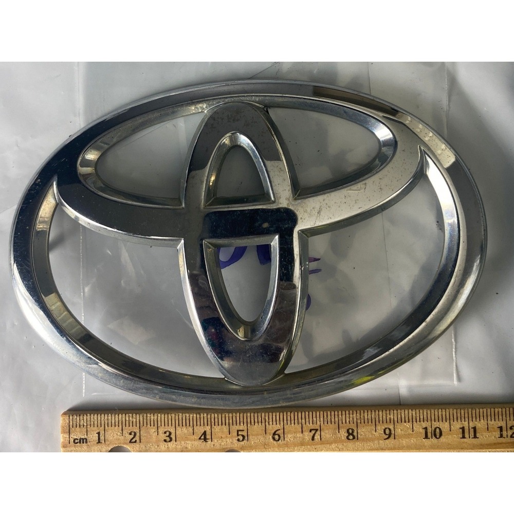 Toyota Chrome Oval Logo Emblem‎ Badge Used